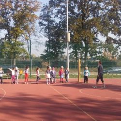 Zabawy sportowe na boisku