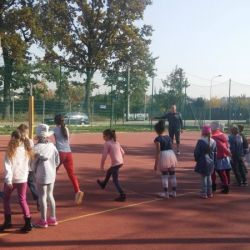 Zabawy sportowe na boisku