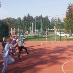 Zabawy sportowe na boisku