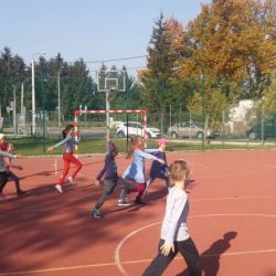 Zabawy sportowe na boisku