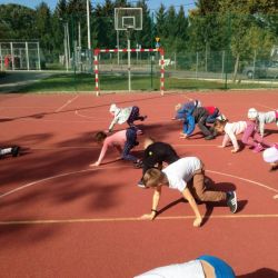 Zabawy sportowe na boisku