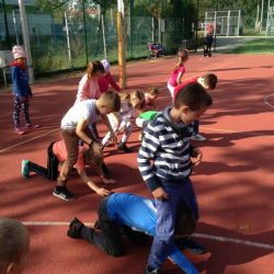 Zabawy sportowe na boisku