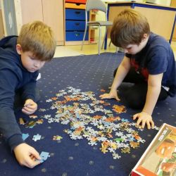 Puzzle - zabawy zręcznościowe ćwiczące koncentrację 