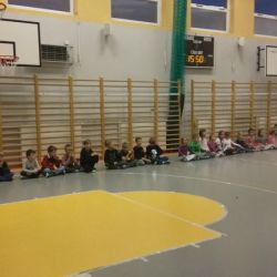 Gry i zabawy z panią Karoliną