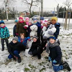 Zimowe gry i zabawy na świeżym powietrzu