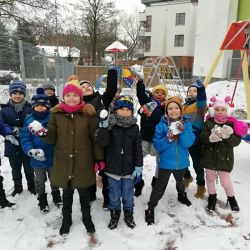 Zimowe gry i zabawy na świeżym powietrzu