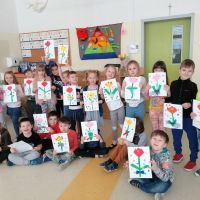 30 tulipanów na Jubileusz 30 - lecia Szkoły