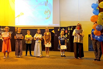 Zdjęcie Sukces naszych uczniów w dzielnicowym konkursie „Piosenka z ekranu”